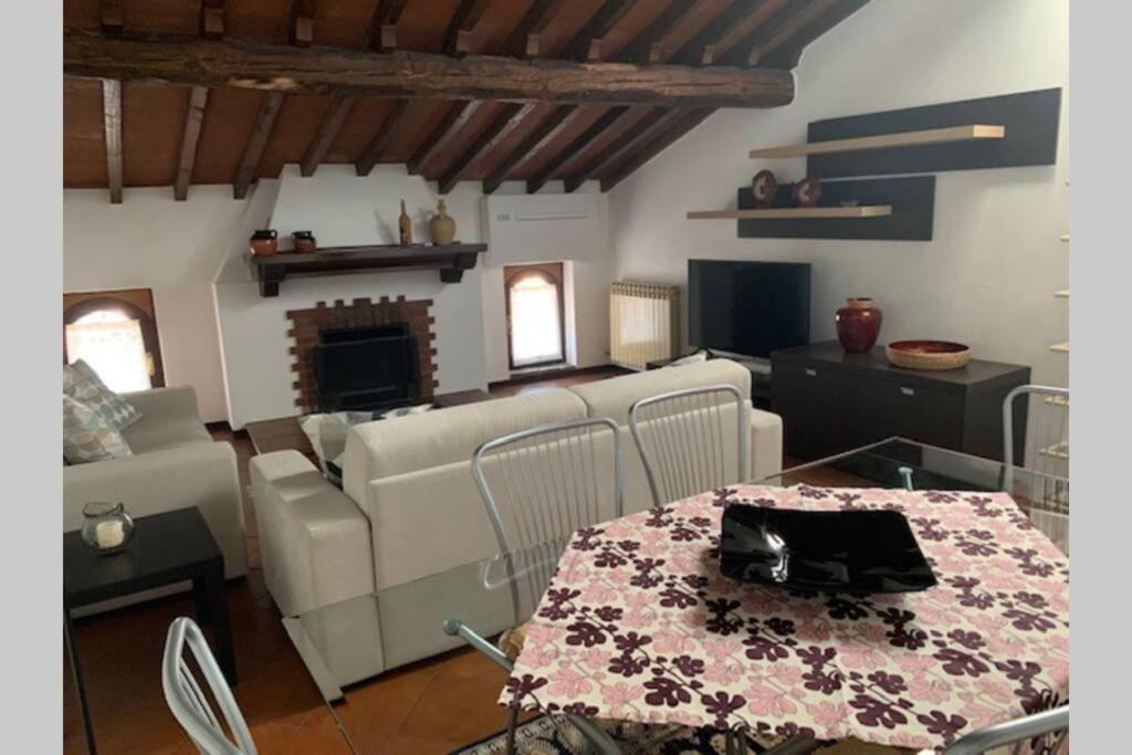 Daisy House: Nice Attic In The Historical Center Salo Exterior photo