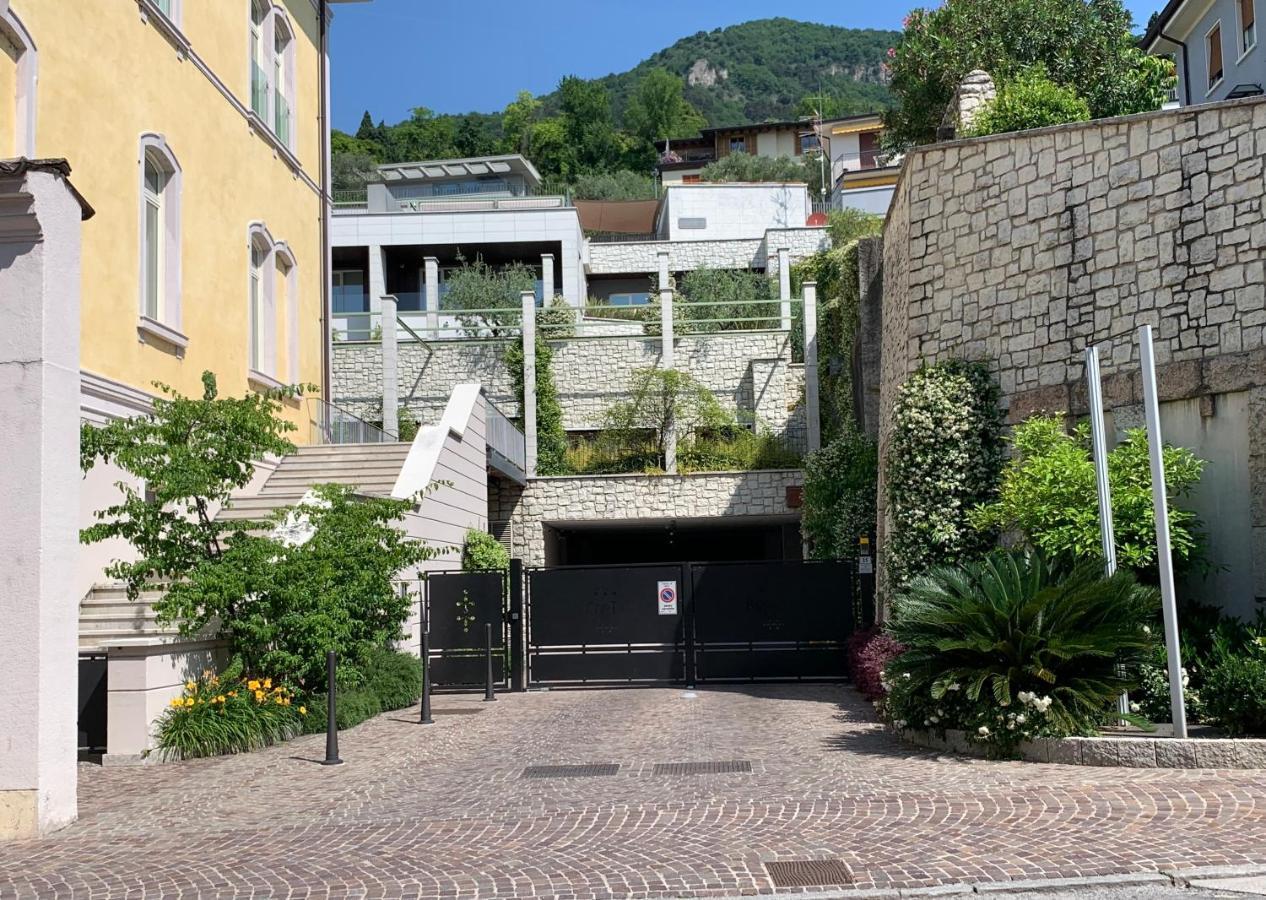 Daisy House: Nice Attic In The Historical Center Salo Exterior photo